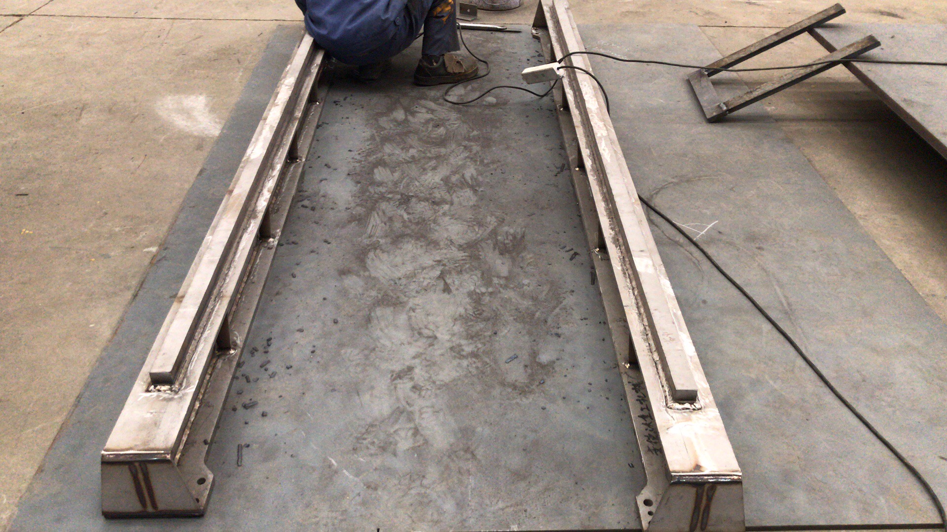 不锈钢轻型桥上式起重机